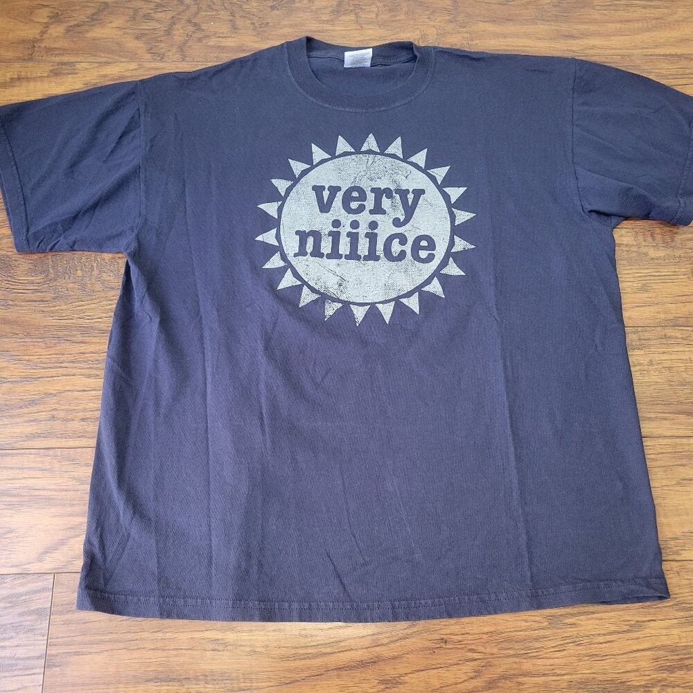 BORAT DVD Exclusive Very Niiice Sun Distressed Gray Logo Blue Shirt sz XL Y2K